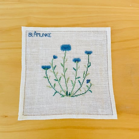北欧刺繍/ハダンガー刺繍と矢車草の刺繍/ドイリー/2枚セット