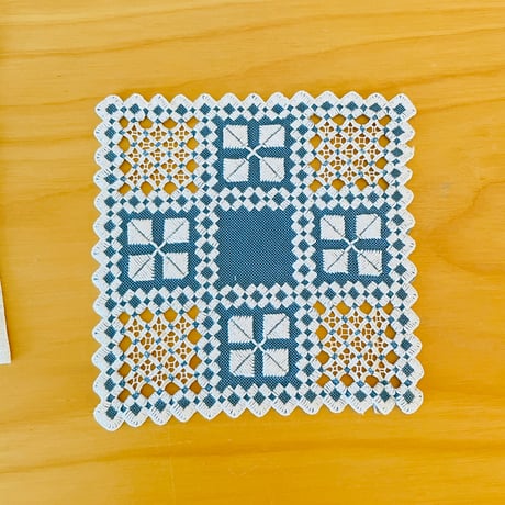 北欧刺繍/ハダンガー刺繍と矢車草の刺繍/ドイリー/2枚セット