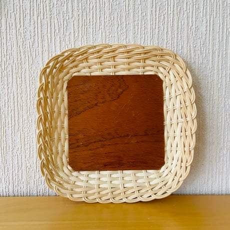 スタイリッシュなチークと籐の手編みのトレイ/スクエア/23cm x24cm