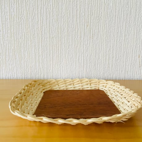 スタイリッシュなチークと籐の手編みのトレイ/スクエア/23cm x24cm