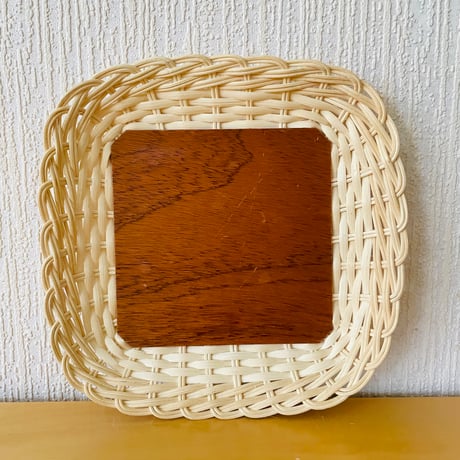 スタイリッシュなチークと籐の手編みのトレイ/スクエア/23cm x24cm