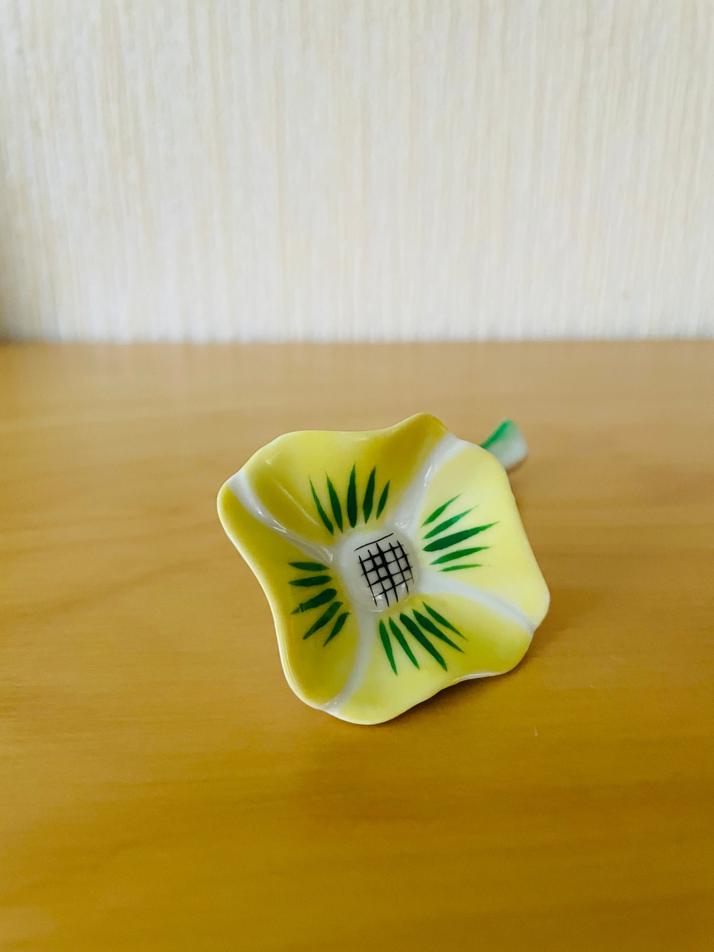 Hackefors/ハッケフオシュ/お花のカトラリーレスト/イエロー