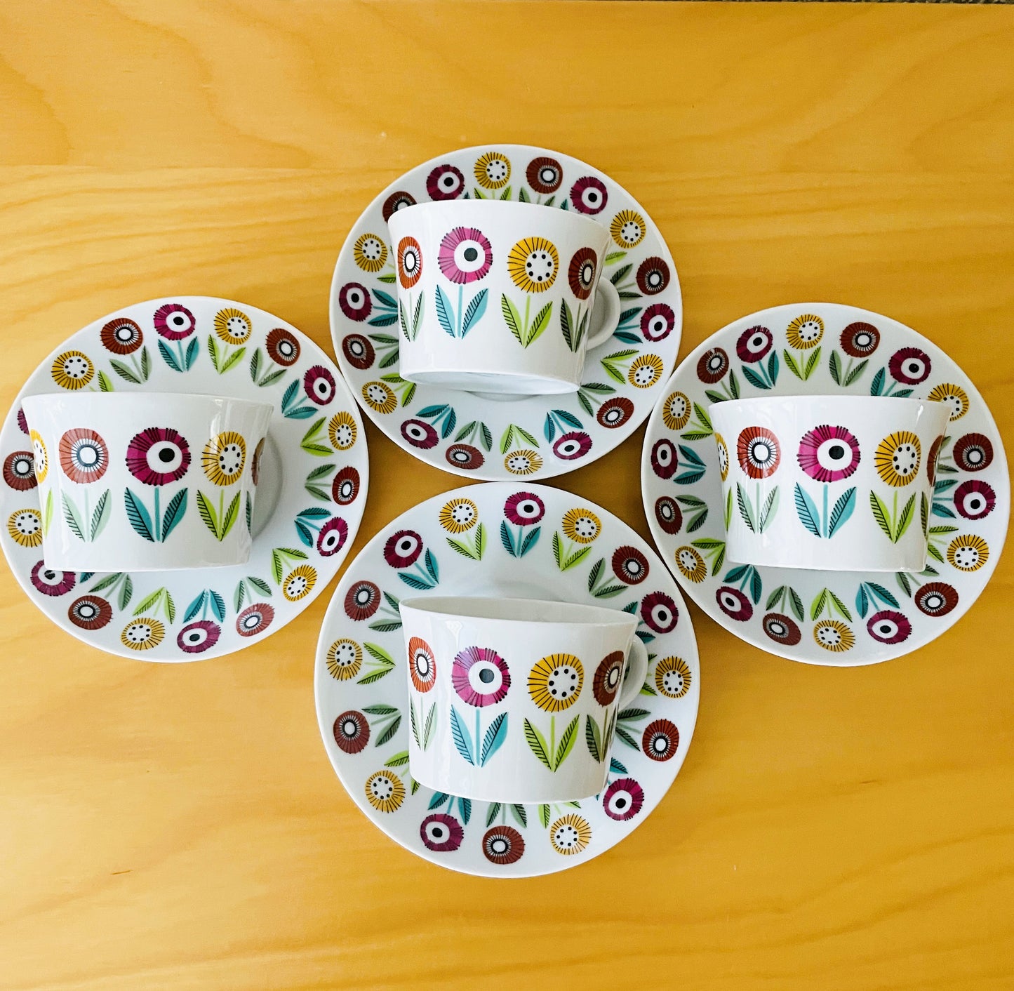 Uppsala Ekeby Karlskrona/ウプサラエケヴィー カールスクローナ/Bellis/ベリス/カップ&ソーサー