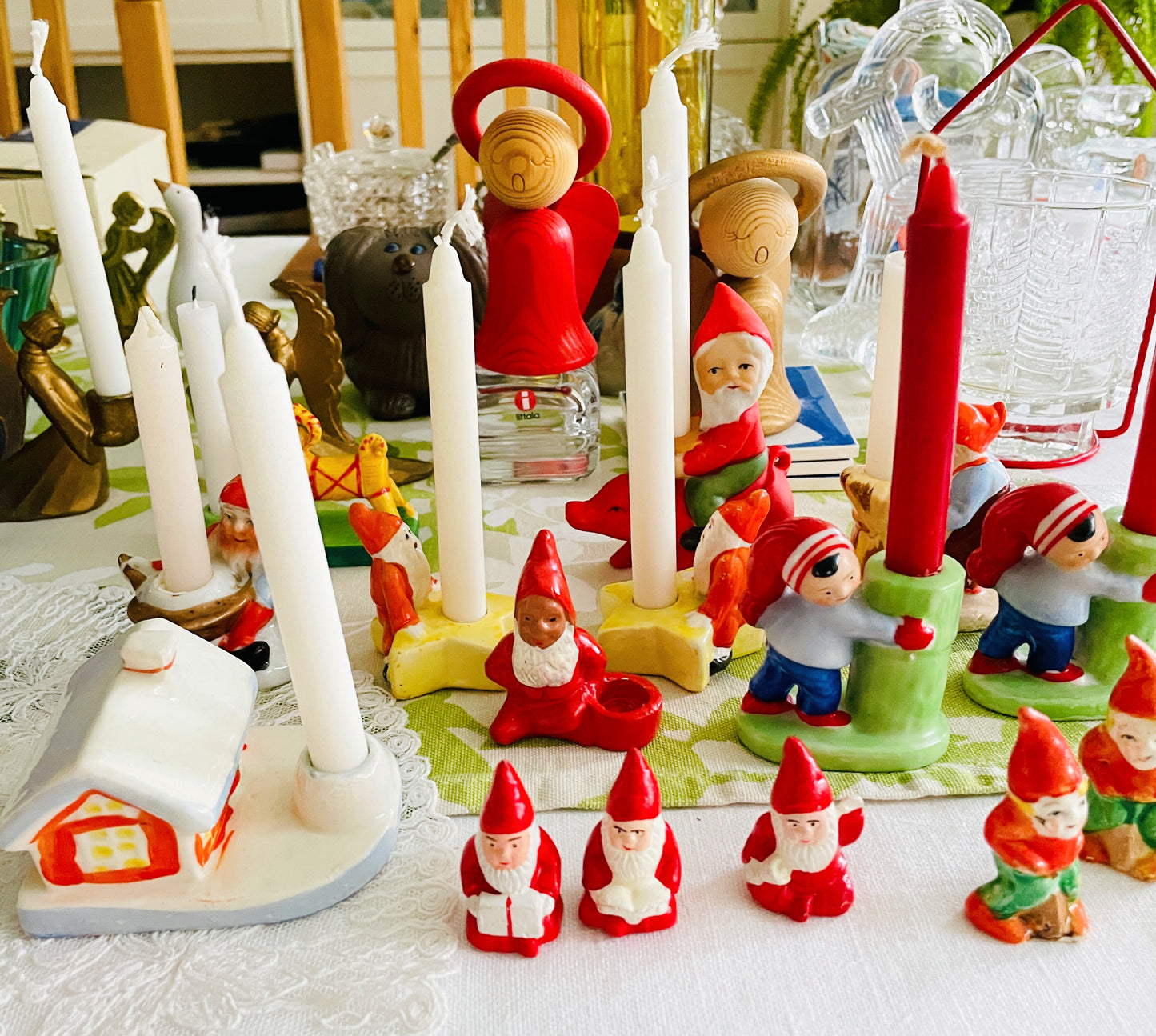 北欧のクリスマス/キャンドルスタンド/赤いブタさんに乗ったトムテ