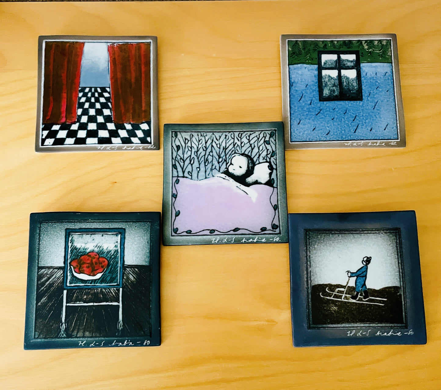 Arabiaアラビア/Atlje/アトリエ/Helja Liukko-Sundsröm/ヘルヤ.リウッコ-スンストローム/絵の中に置かれたリンゴの絵