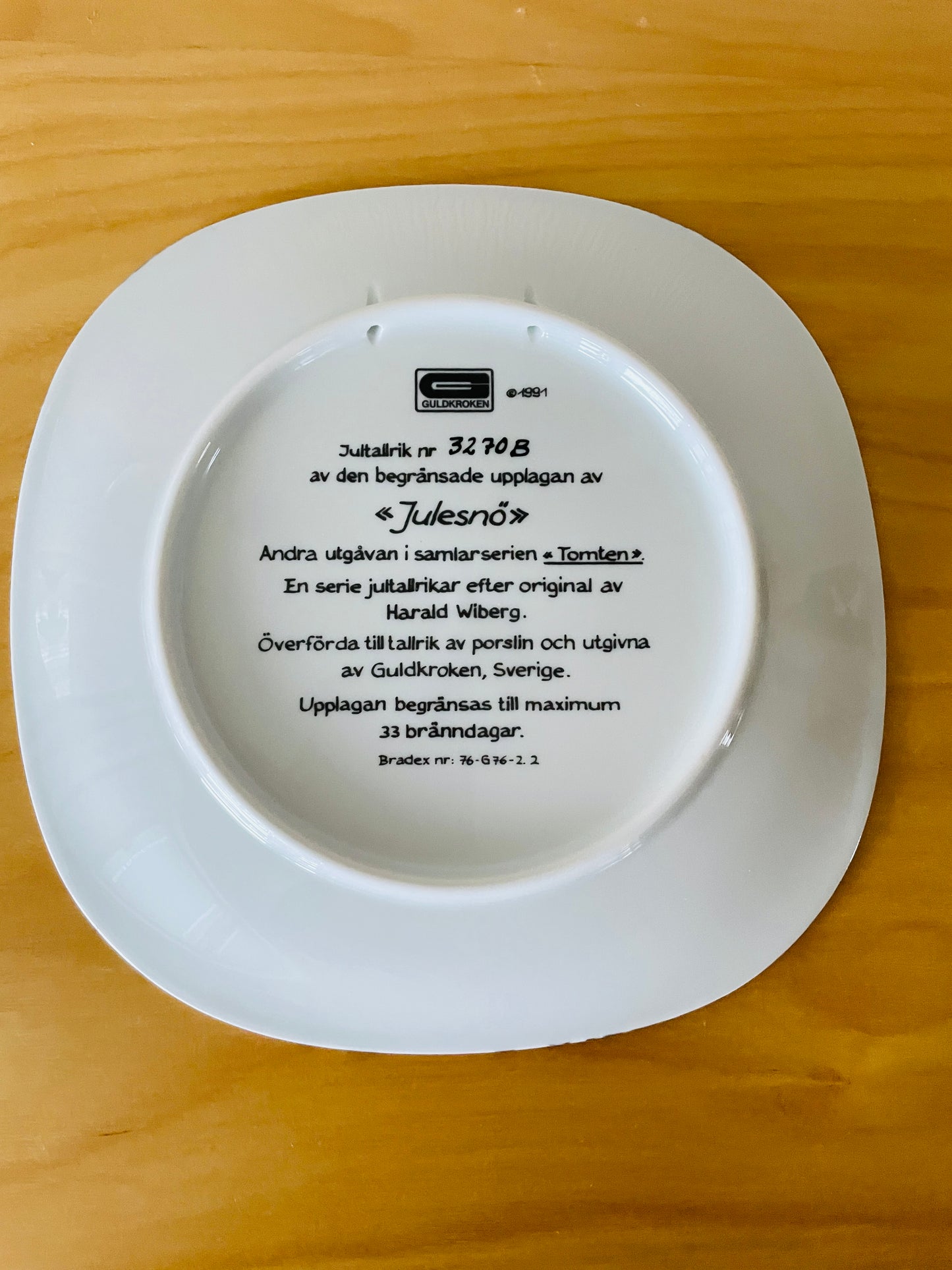 Guld Kroken/ゴールド.クローケン/Jul Tallrik/クリスマスプレート/Harald Wiberg/ハーラルド.ヴィーベリ/Tomten Jule i Snö/箱入り未使用品