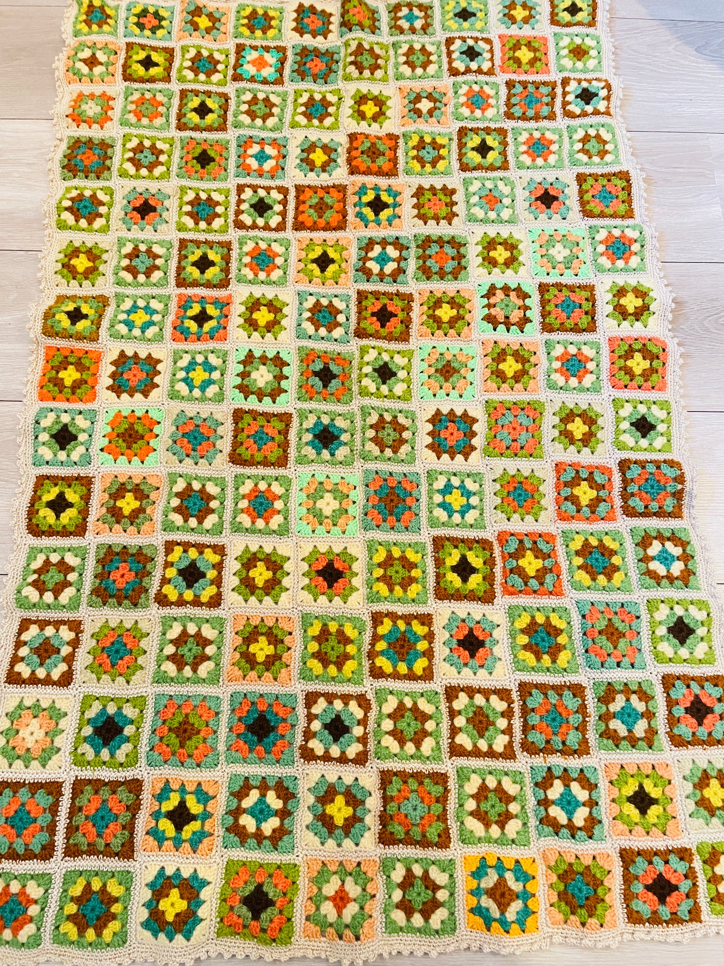 北欧手工芸/Mormors Rutor/手編みの膝掛け/パッチワーク/174cm x 74cm