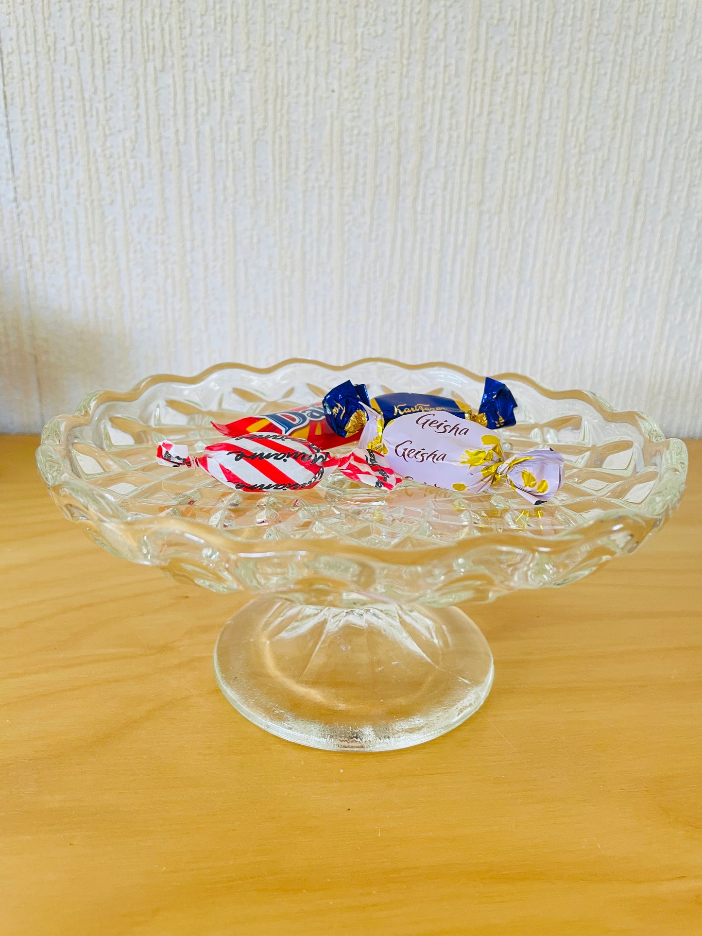 Scandinavian vintage / glass compote