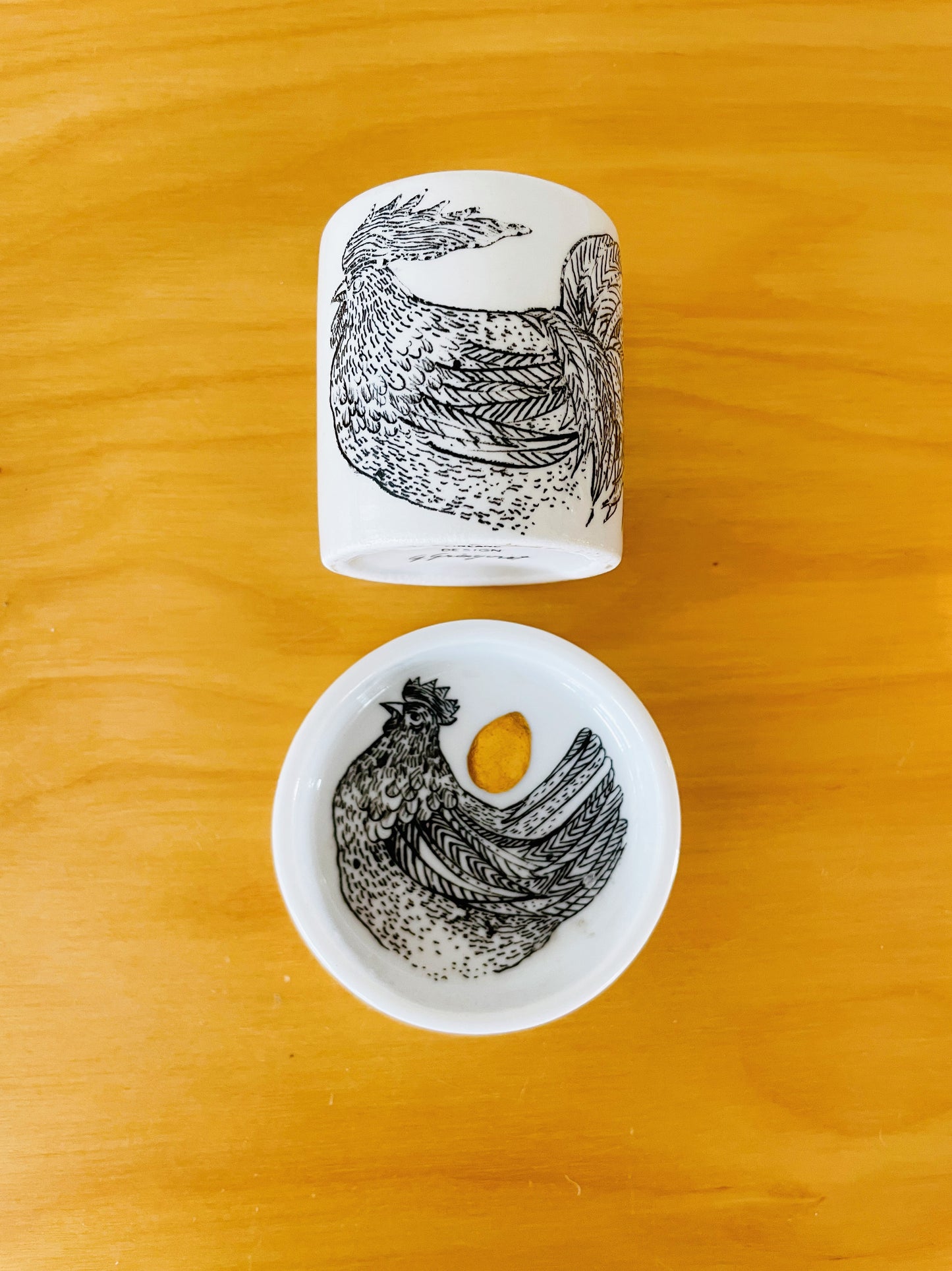 Arabia/Arabia/Gunvor Olin-Grönqvist/Gunvor Olin-Grönqvist/Liten hönafat/Gyllene ägg