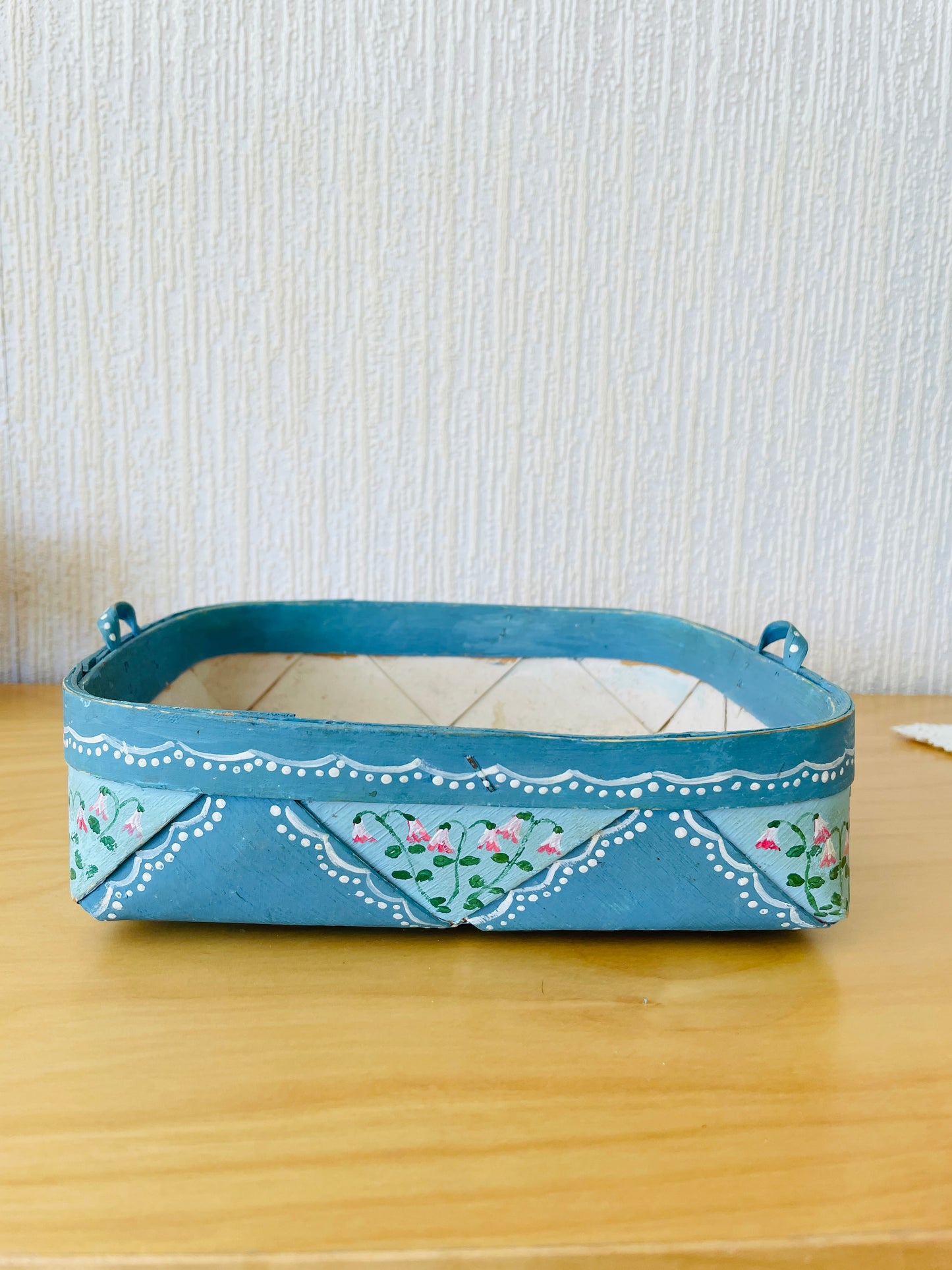 北欧伝統手工芸品/Spånkorg/スポンコリ/ハンドル付きカゴ/ブルーにリネアの花お花/2個セット