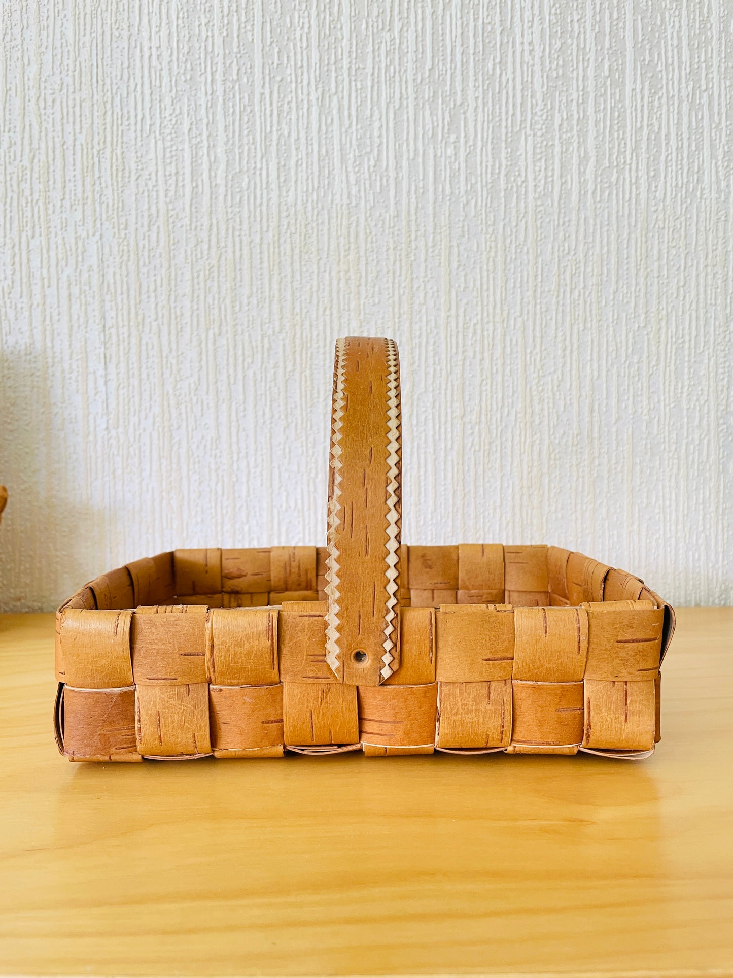 北欧伝統手工芸品/白樺細工/Näver/ネーバー/ハンドル付きバスケット