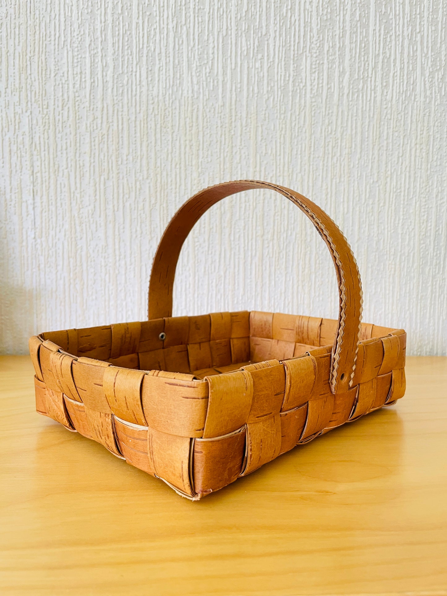 北欧伝統手工芸品/白樺細工/Näver/ネーバー/ハンドル付きバスケット