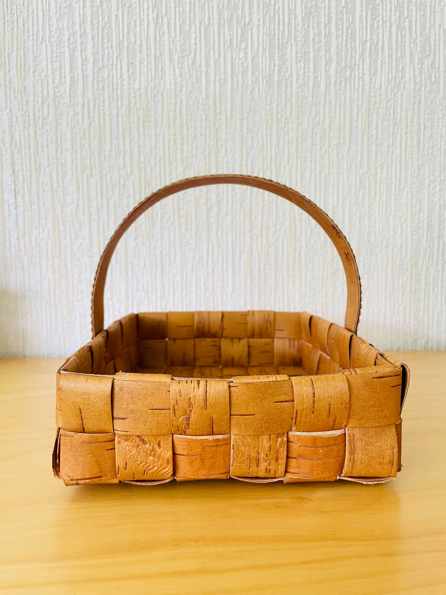 北欧伝統手工芸品/白樺細工/Näver/ネーバー/ハンドル付きバスケット