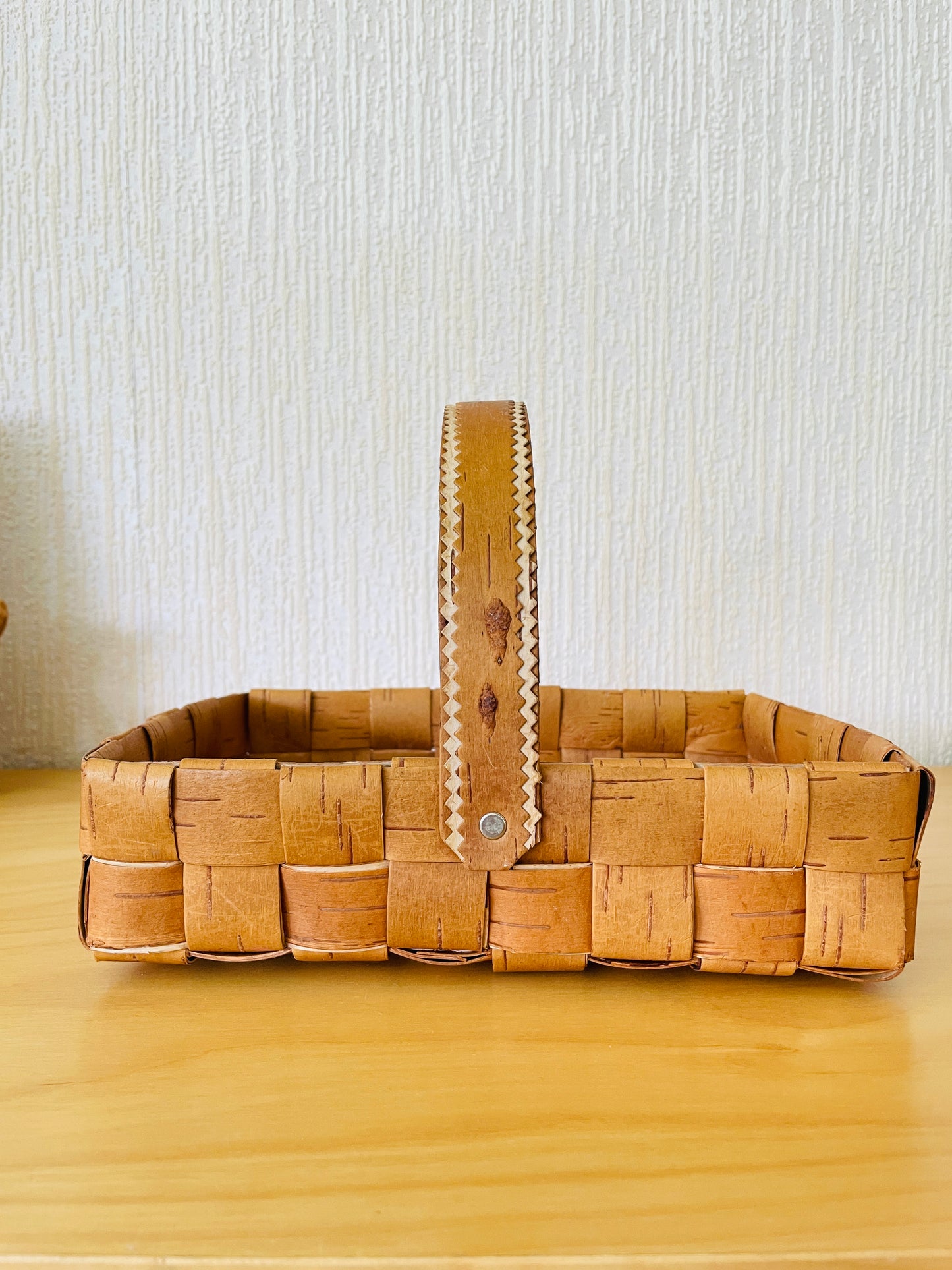 北欧伝統手工芸品/白樺細工/Näver/ネーバー/ハンドル付きバスケット
