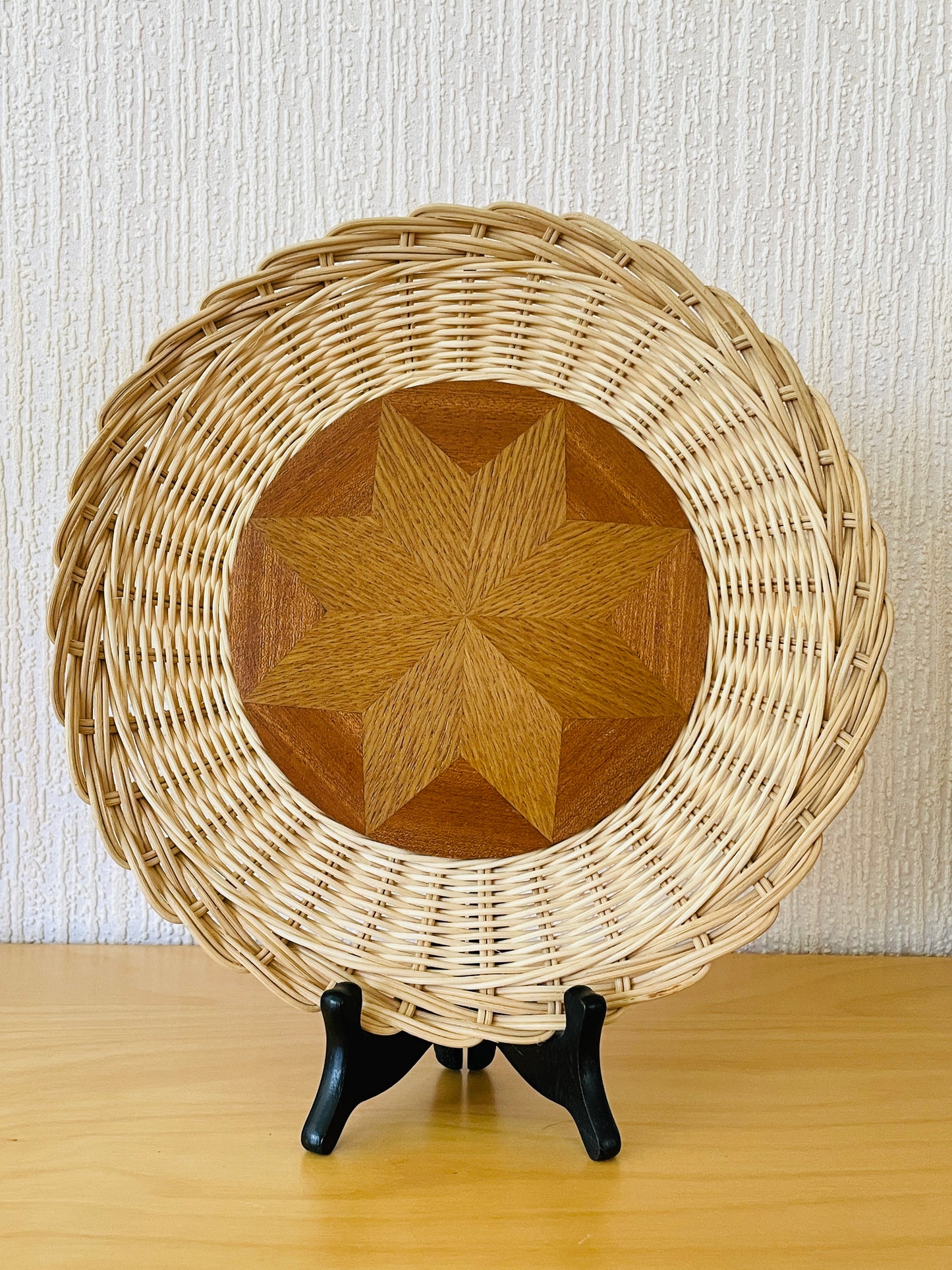 籐とチークのスタイリッシュなトレイ/ラウンド/32cm