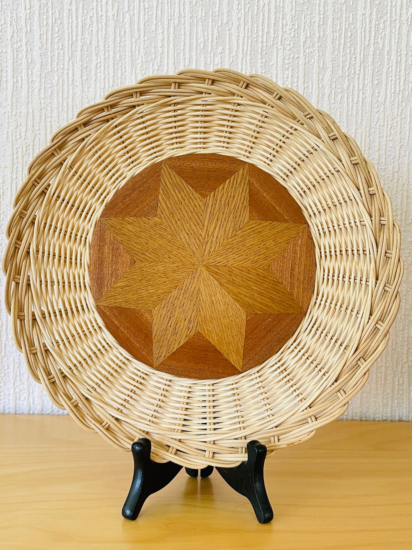 籐とチークのスタイリッシュなトレイ/ラウンド/32cm