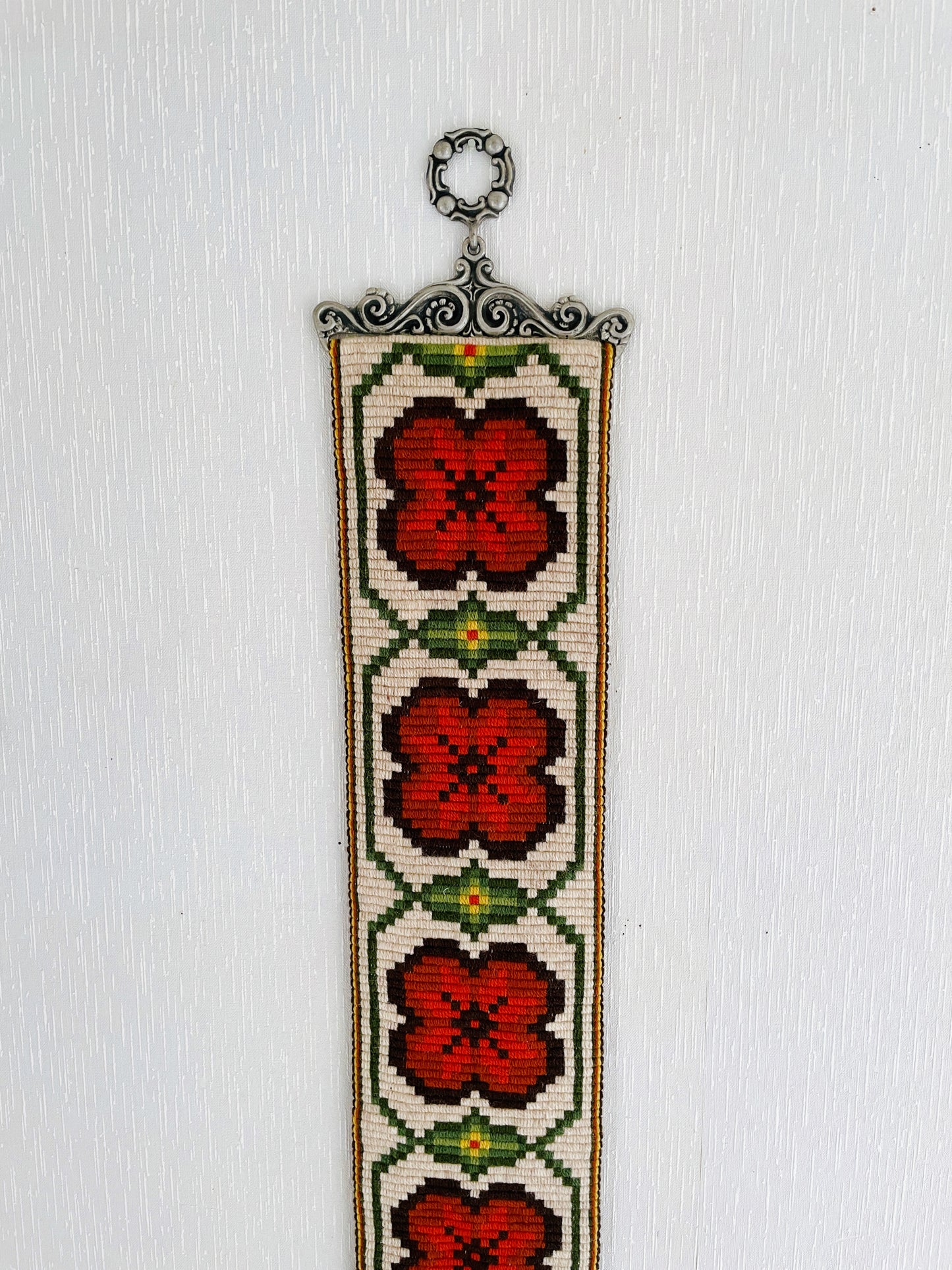 北欧手工芸/タペストリー/ウール刺繍/Almoge/ロング/120cm