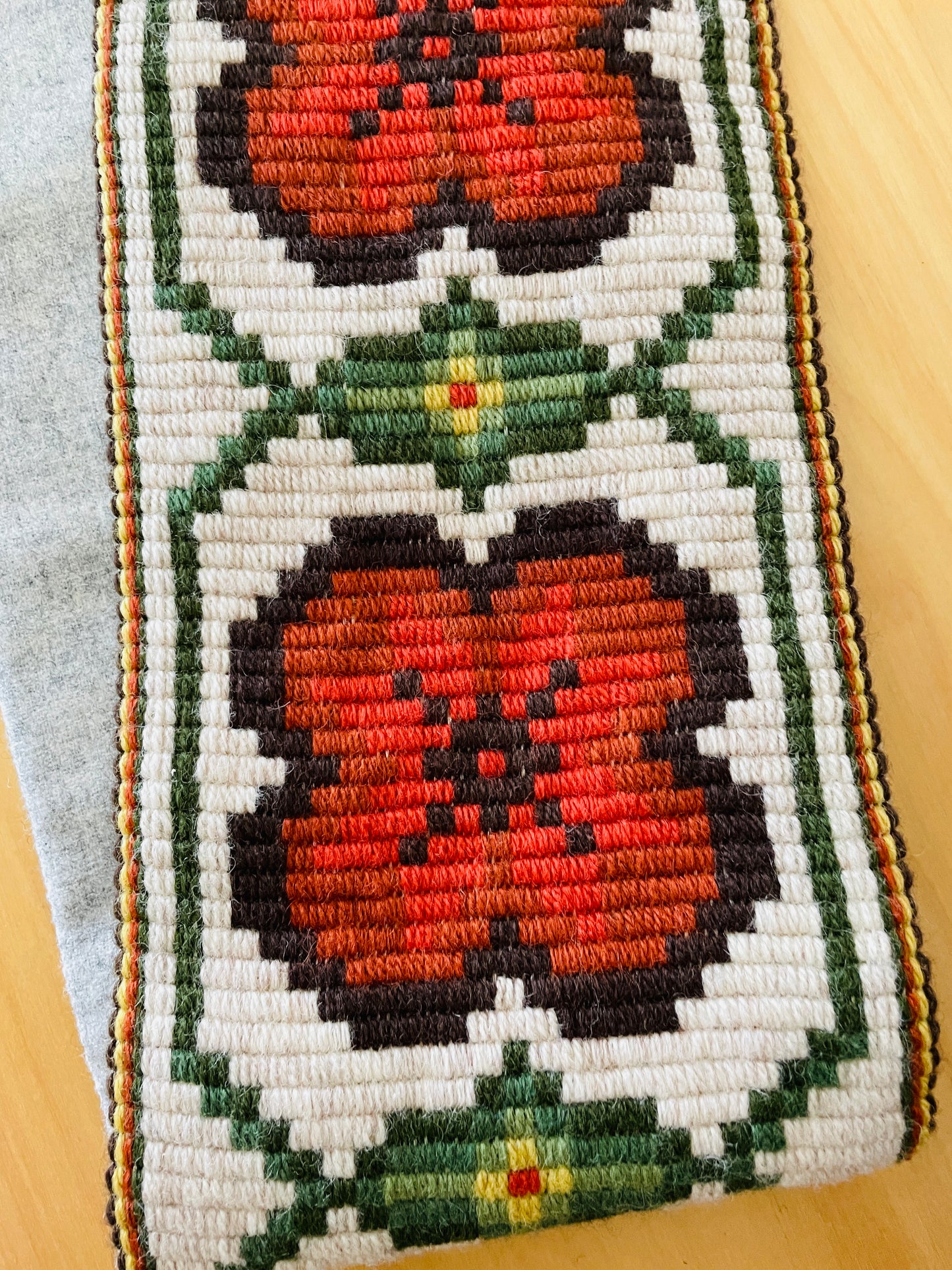 北欧手工芸/タペストリー/ウール刺繍/Almoge/ロング/120cm