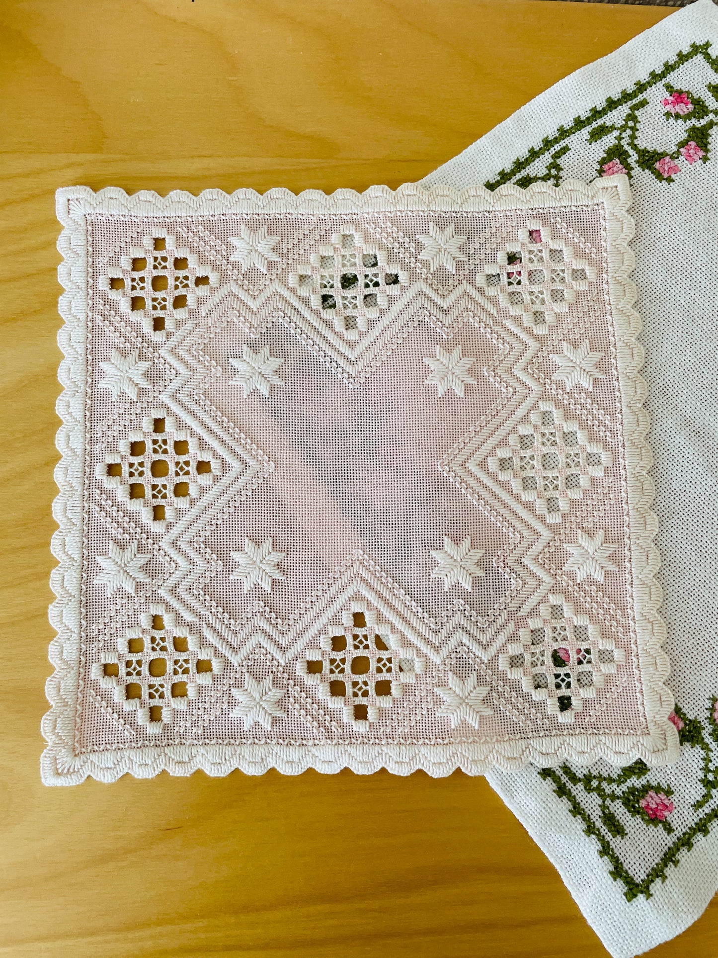 北欧刺繍/ハタンガー刺繍/クロスステッチ/刺繍クロス2枚セット