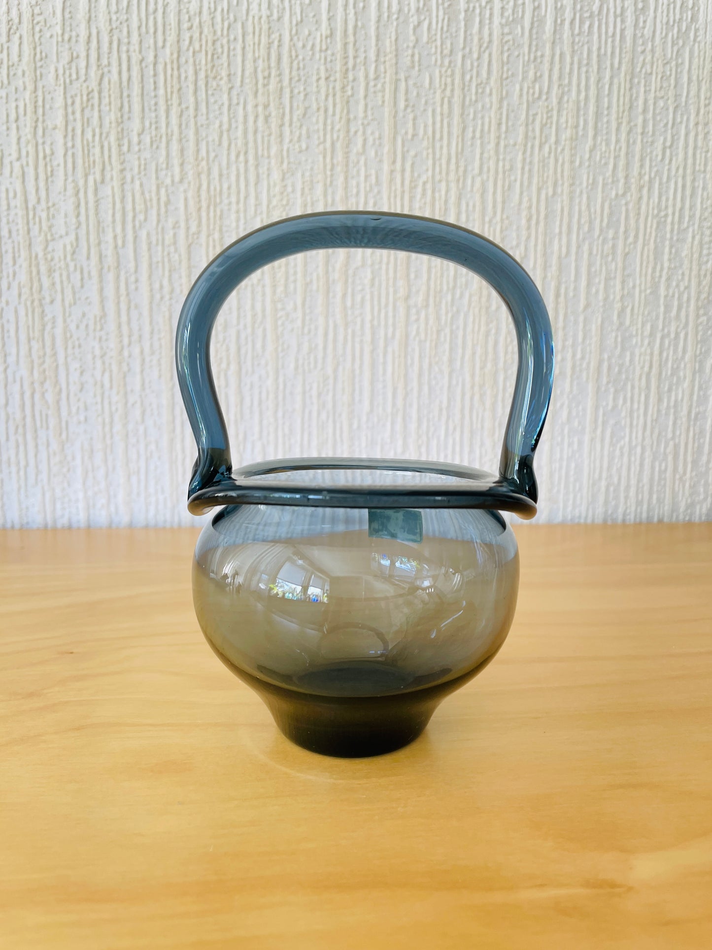 Ekenäs Glasbruk/エケネースガラス工房/ハンドメイドガラスのボンボンニエ/グレー