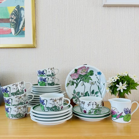 IKEA/イケア/ヴィンテージ/Midsommar/ミッドサマー/デザートプレート/19,5cm/イチリンソウ、ハマナスなど