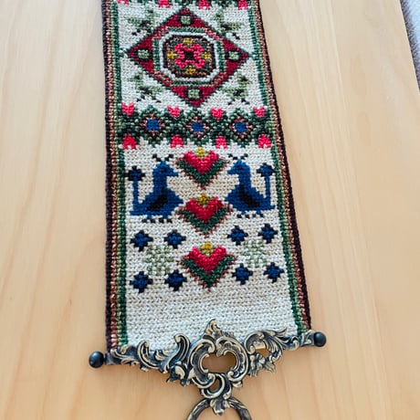 北欧伝統手工芸/トヴィスト刺繍/タペストリー/メッシング金具付き