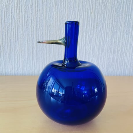 Nuutajärvi/ヌータヤルヴィ/Oiva Toikka/オイバ.トイッカ/Pro Arte/ガラスのリンゴのオブジェ/ボトル/一輪挿し/ウルトラマリンブルー