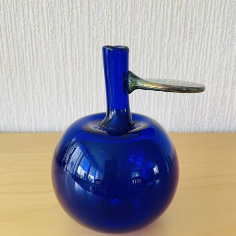 Nuutajärvi/ヌータヤルヴィ/Oiva Toikka/オイバ.トイッカ/Pro Arte/ガラスのリンゴのオブジェ/ボトル/一輪挿し/ウルトラマリンブルー