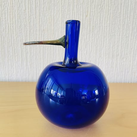 Nuutajärvi/ヌータヤルヴィ/Oiva Toikka/オイバ.トイッカ/Pro Arte/ガラスのリンゴのオブジェ/ボトル/一輪挿し/ウルトラマリンブルー