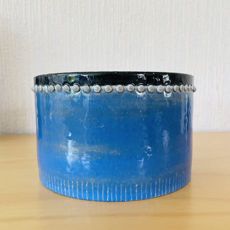 Rörstrand/ロールストランド/Ateljé/アトリエメイド/Sylvia Leuchovius/シルビア.レウショヴィウス/花器/青に白のドット/ラウンド型
