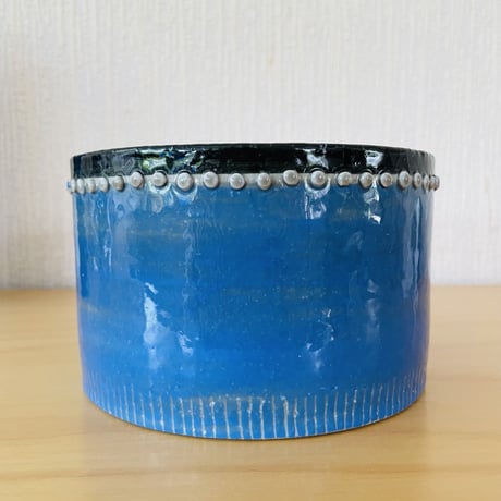 Rörstrand/ロールストランド/Ateljé/アトリエメイド/Sylvia Leuchovius/シルビア.レウショヴィウス/花器/青に白のドット/ラウンド型