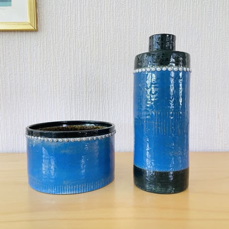 Rörstrand/ロールストランド/Ateljé/アトリエメイド/Sylvia Leuchovius/シルビア.レウショヴィウス/花器/青に白のドット/ラウンド型