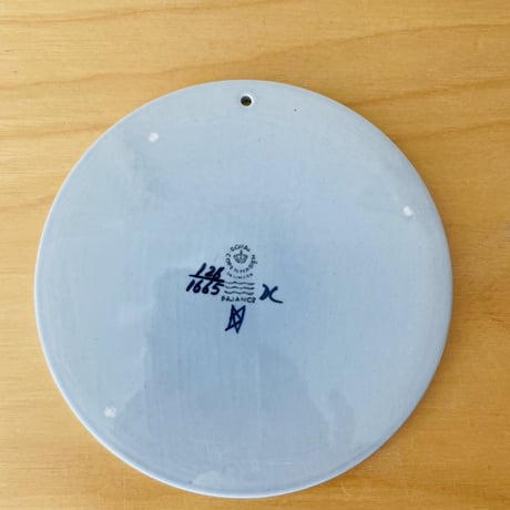 Royal Copenhagen/ロイヤルコペンハーゲン/Almunia/Berte K-Jensen/ベルテ.ヤンセン/鳥さんの壁掛けプレート