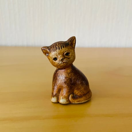 Rutebo Leksand/ルーテボー/レイクサンド/首を傾げる可愛い子猫ちゃん