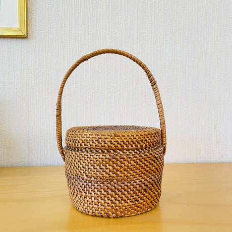 北スゥエーデン伝統手工芸品/Sameslöjd/サーミ伝統手工芸/Rotslöjd/蓋つき手提げカゴ