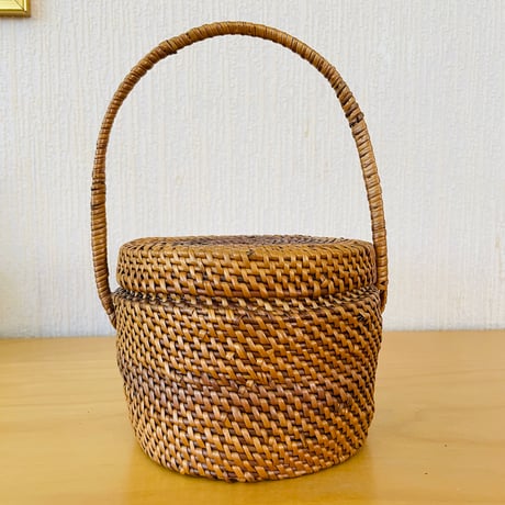 北スゥエーデン伝統手工芸品/Sameslöjd/サーミ伝統手工芸/Rotslöjd/蓋つき手提げカゴ