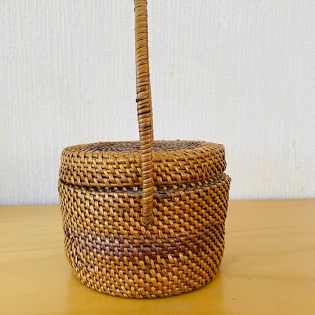 北スゥエーデン伝統手工芸品/Sameslöjd/サーミ伝統手工芸/Rotslöjd/蓋つき手提げカゴ