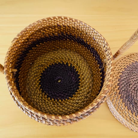 北スゥエーデン伝統手工芸品/Sameslöjd/サーミ伝統手工芸/Rotslöjd/蓋つき手提げカゴ