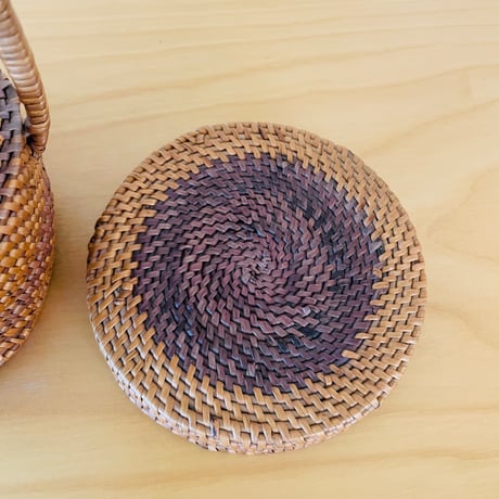 北スゥエーデン伝統手工芸品/Sameslöjd/サーミ伝統手工芸/Rotslöjd/蓋つき手提げカゴ