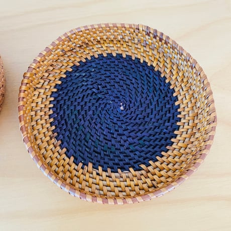 北スゥエーデン伝統手工芸品/Sameslöjd/サーミ伝統手工芸/Rotslöjd/蓋つき手提げカゴ