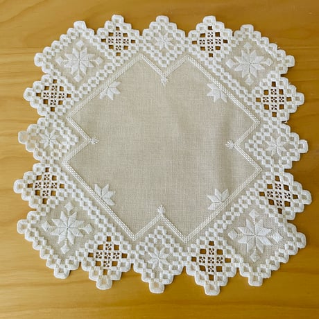 北欧ヴィンテージ/ハダンガー刺繍/北欧刺繍のクロス&ドイリー/2枚セット