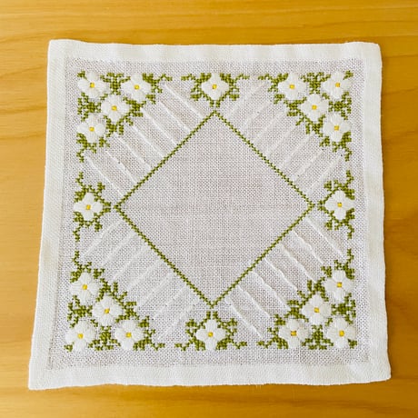 北欧ヴィンテージ/ハダンガー刺繍/北欧刺繍のクロス&ドイリー/2枚セット