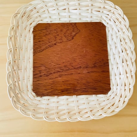 スタイリッシュなチークと籐の手編みのトレイ/スクエア/23cm x24cm