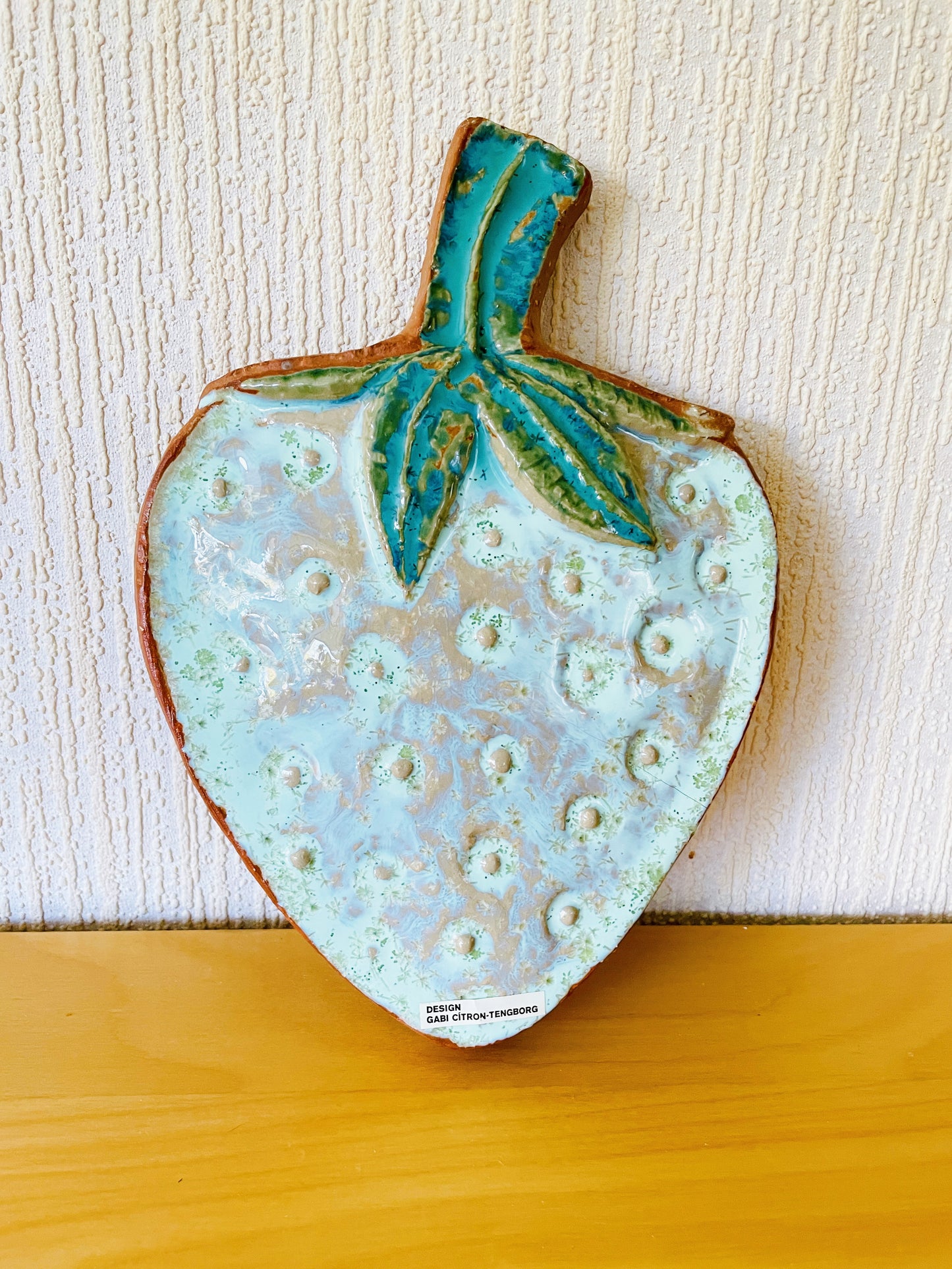 Jie Gantofta/ジイ.ガントフタ/Gabi Citon/ガビ.シトロン-テンボリ/イチゴの陶板