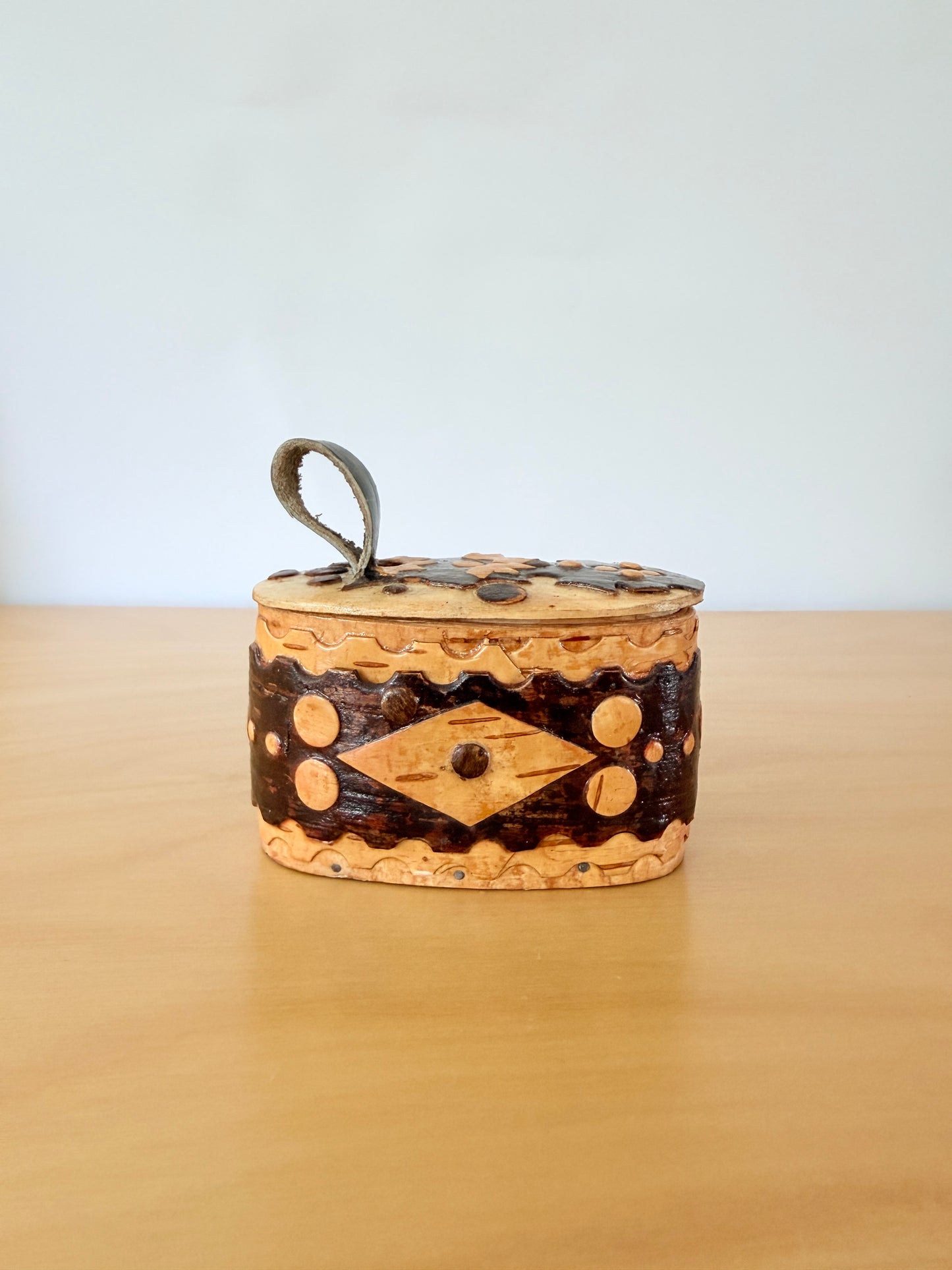 Traditional Nordic Craft / Näver / Birch Bark / Lidded Pill Box / Small Storage Box