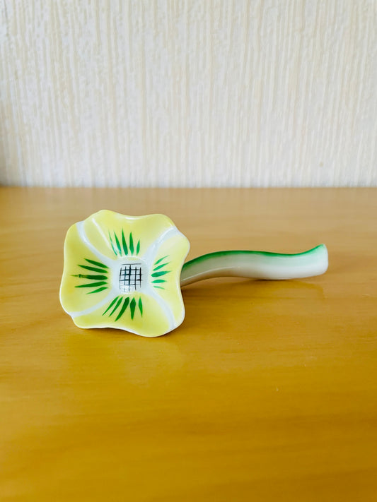 Hackefors/ハッケフオシュ/お花のカトラリーレスト/イエロー