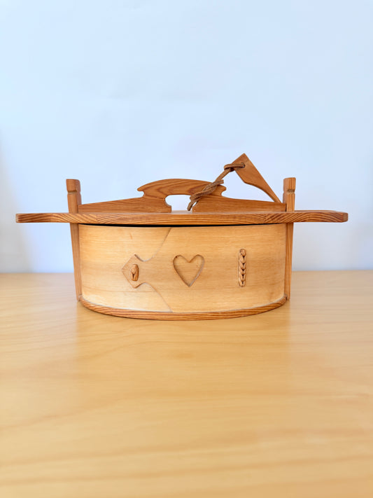 Traditionellt nordiskt hantverk/Vintage/Svepask/Träask med lock/Med nyckel