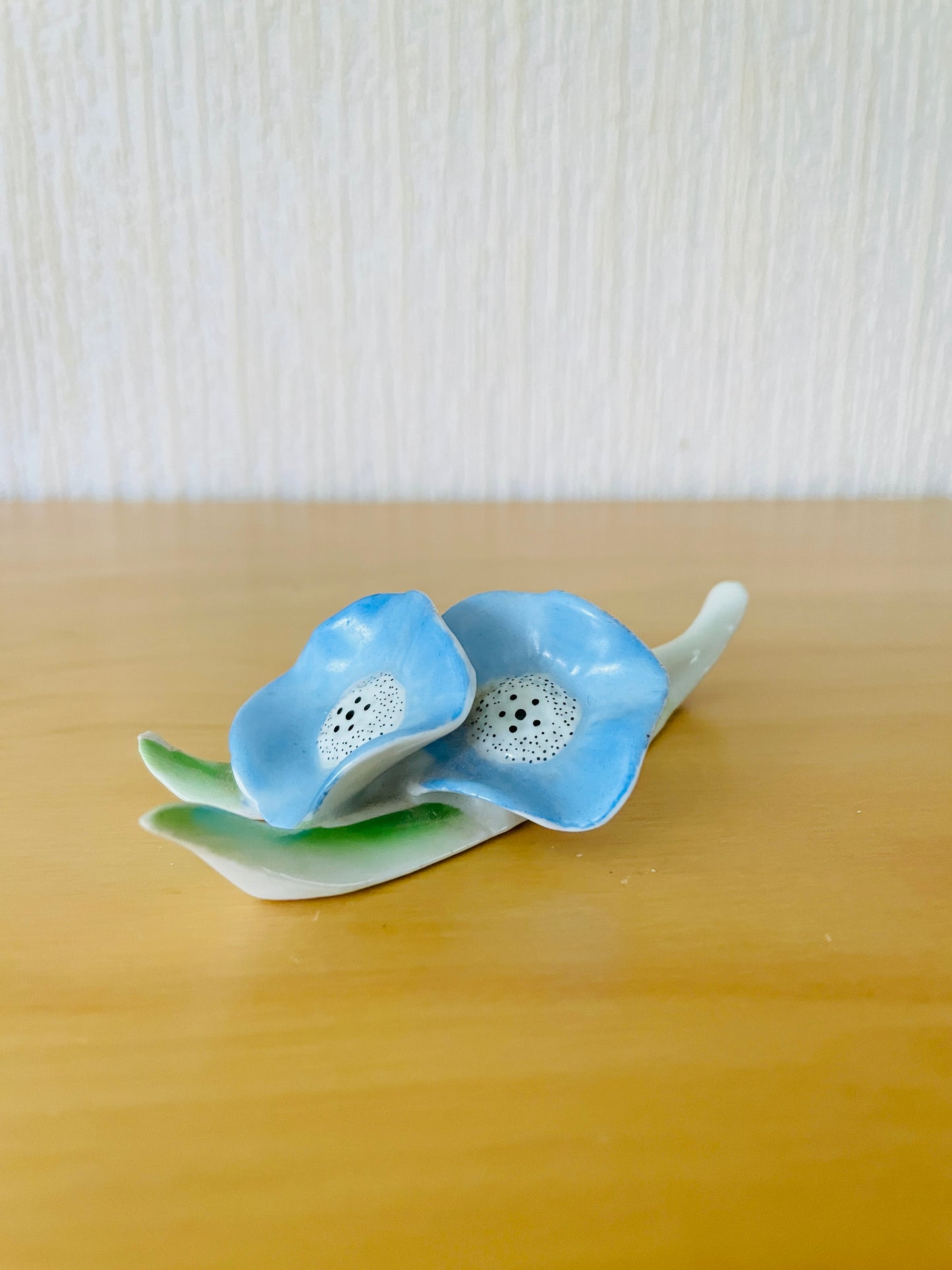 Hackefors/ハッケフォシュ/お花のカトラリーレスト/淡いブルー/ダブルのお花/訳あり