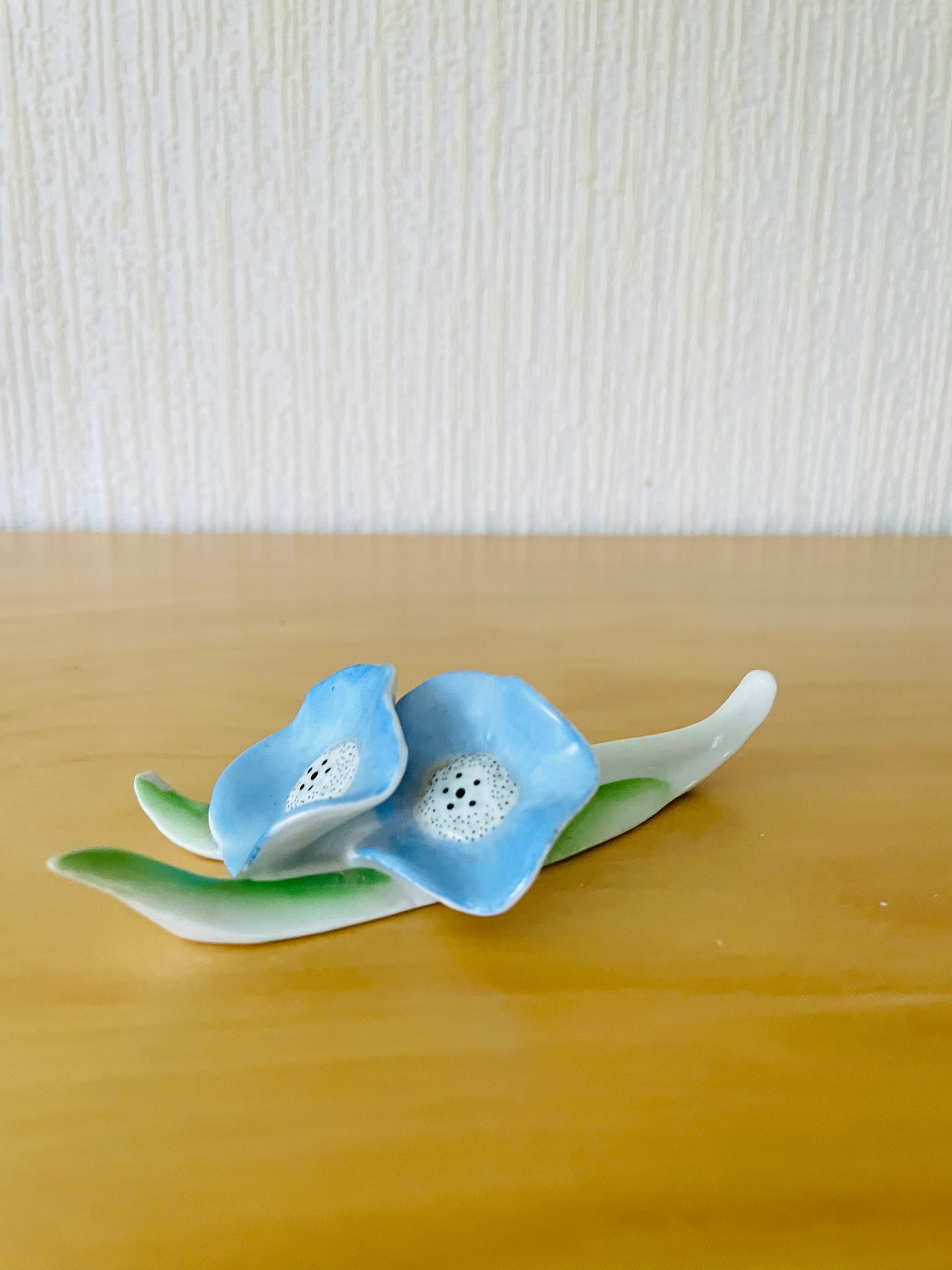 Hackefors/ハッケフォシュ/お花のカトラリーレスト/淡いブルー/ダブルのお花/訳あり