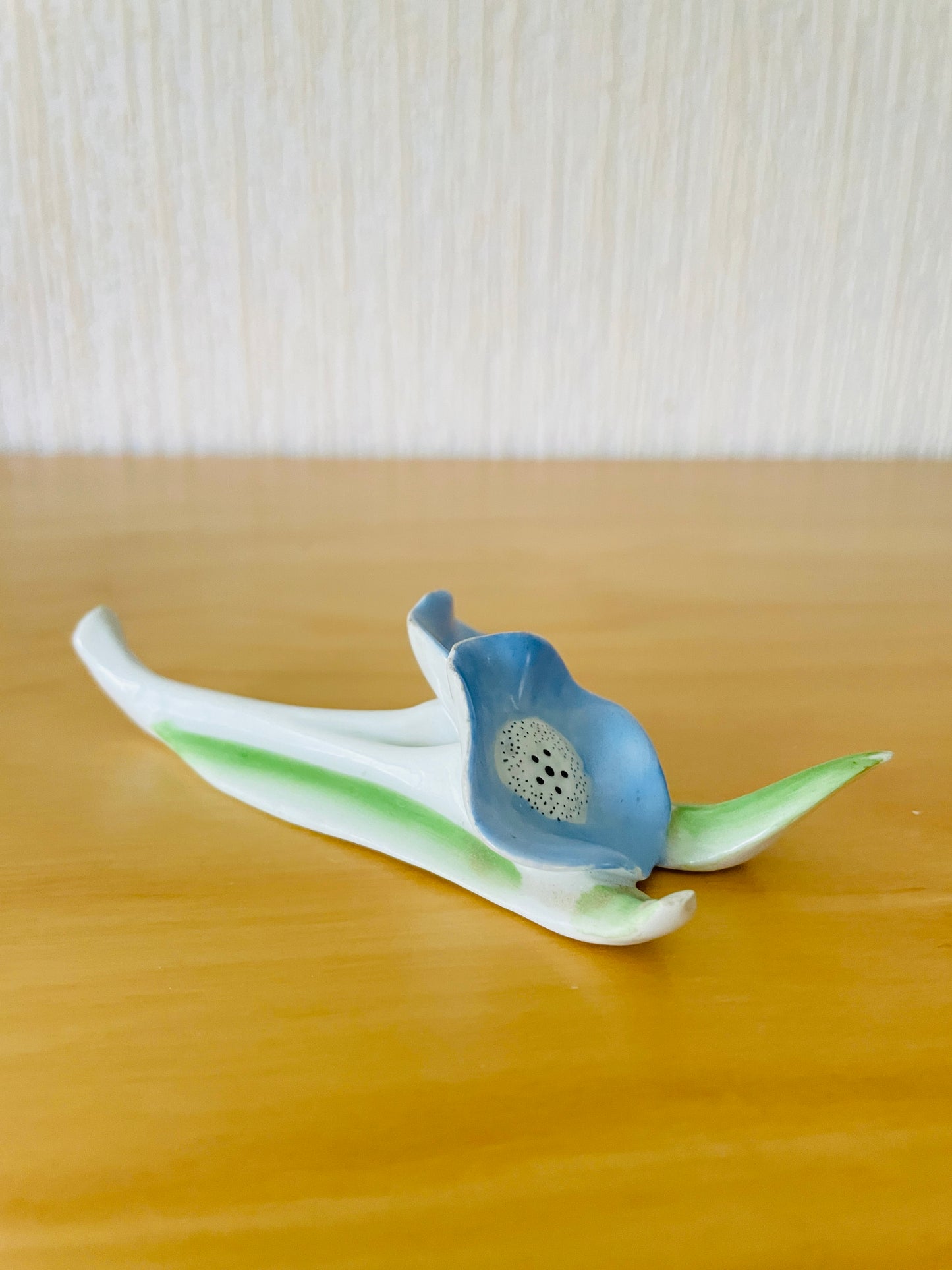 Hackefors/ハッケフォシュ/お花のカトラリーレスト/淡いブルー/ダブルのお花/訳あり